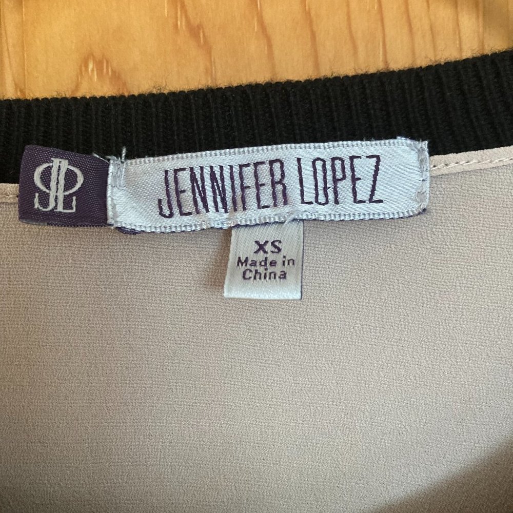 Jennifer Lopez - J Lo - Two-Toned Black/Cream Lightweight Sweater - XS - Picture 3 of 3